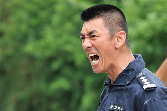 《特警力量》娇弱女警身陷两难抉择