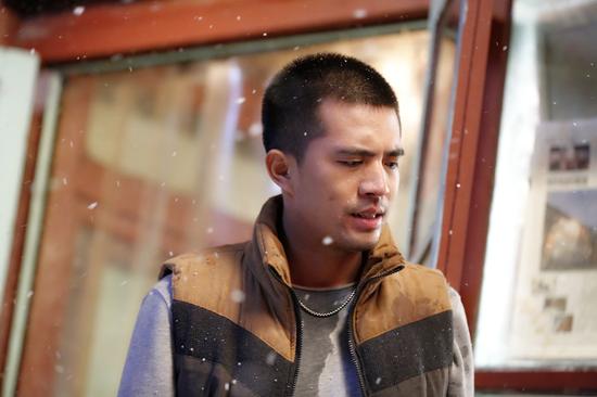 左耳票房狂飙4亿黑人段博文成亮点