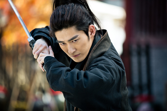 《少四》雪梨夫妇虐恋 张翰救美入虎穴|张翰|虐恋|少年四大名捕_新浪