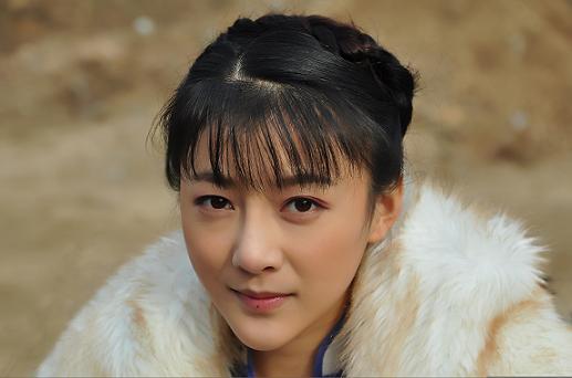 孙佳奇饰紫柔女人的抗战剧照新浪娱乐讯 《女人的抗战》正在央视八套