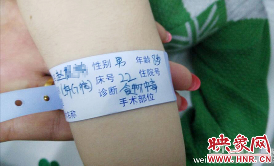 医院给其中一个孩子的诊断结果非常明确:"食物中毒"