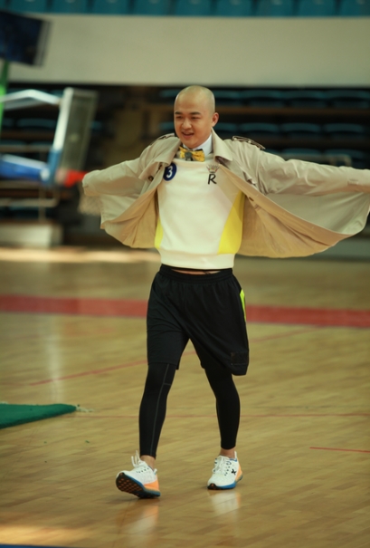 包贝尔智躲张艺兴 李晨附体两撕李治廷|包贝尔|李治廷|奔跑吧兄弟