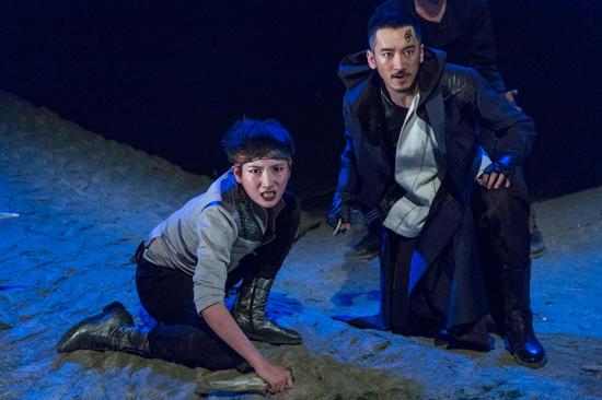 这是导演黄彦卓继"爱情两部曲"之后的新作,将狼这个主题放到话剧舞台