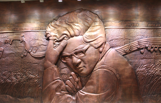 又见大剧院施光南大剧院昨日首演