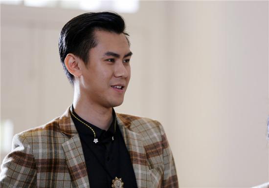 郭振迦裸漂演白领型男范逗比心