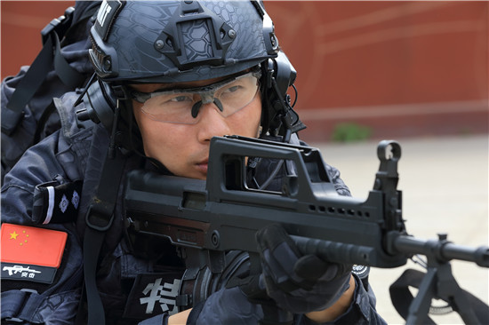 《特警》演绎浓情父爱 因爱分离引泪奔