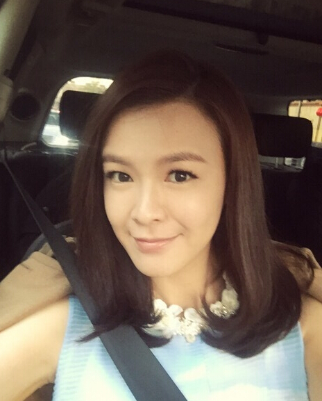 李艾休假归来变生活代言人事业工作两不误