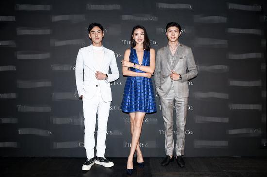 张梓琳深v高贵出席大牌腕表活动图