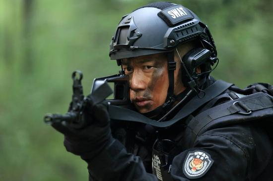 王韬,侯杰,薛景瑞,傅程鹏,刘晓洁等实力派演员联袂主演的连续剧《特警