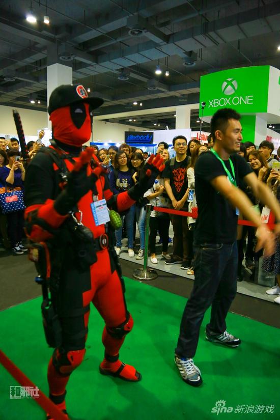 微软百家合XboxOne国行展位