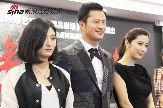 昨日上午,剧中主演王柯,林江国和郑茜来到南京与观众见面.