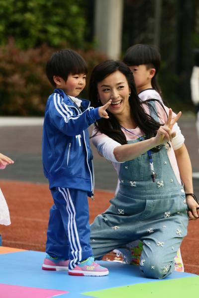 张庭和儿子在《爱上幼儿园》节目中
