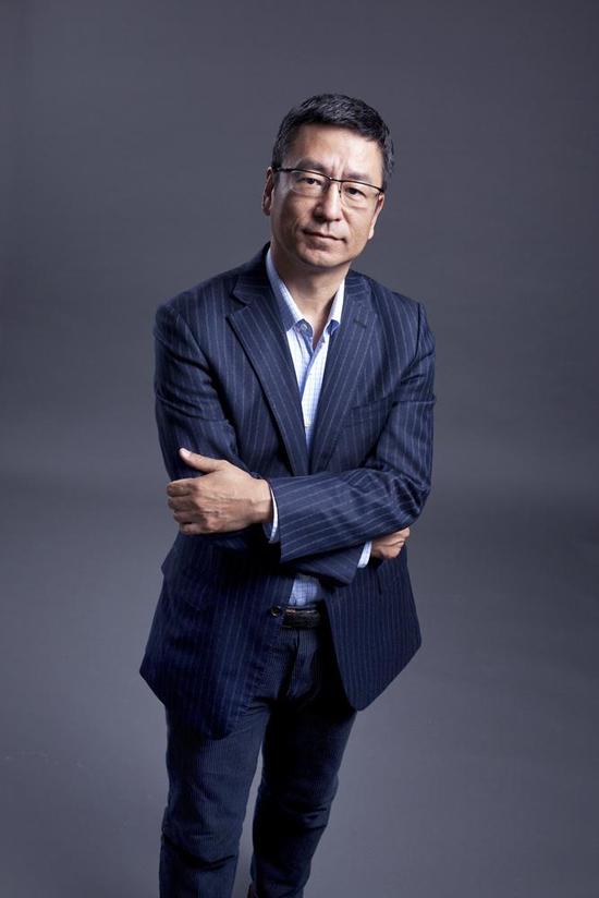 白岩松汪涵行动力量:浮躁社会保持纯心