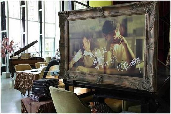 该餐厅以周杰伦自编自导自演电影《不能说的秘密》为主题