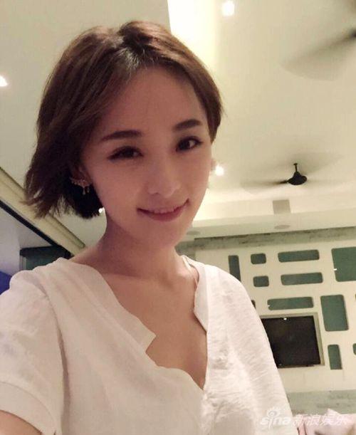 李曼表白日晒亲密照火辣拥吻喊话闺蜜