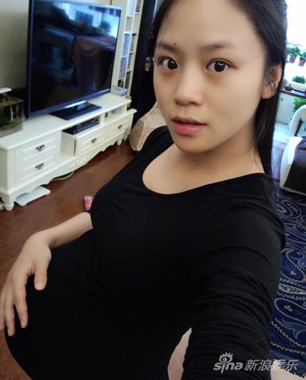 黄英怀孕36周孕照