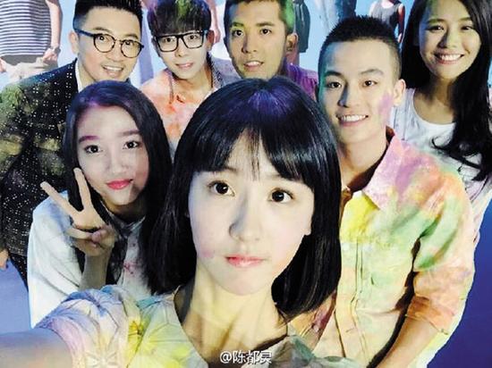 首次触电，陈都灵因饰演《左耳》中的小耳朵人气暴涨，但小姑娘对自己的星途相当冷静。