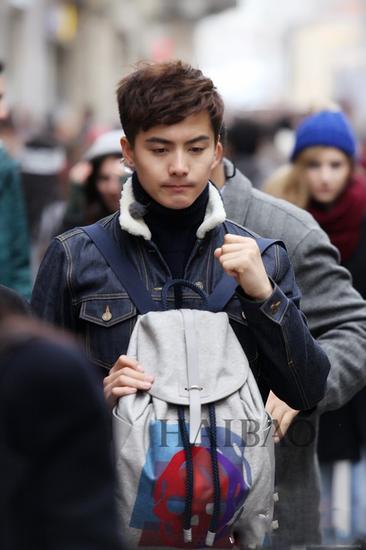 9《花样姐姐》马天宇双肩包搭配look