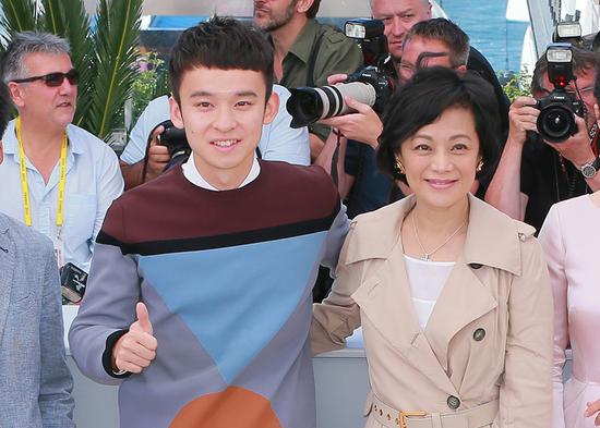 董子健赞张艾嘉