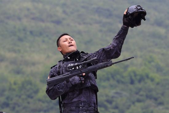 王天野《特警力量》痛殴恶霸霸气外露