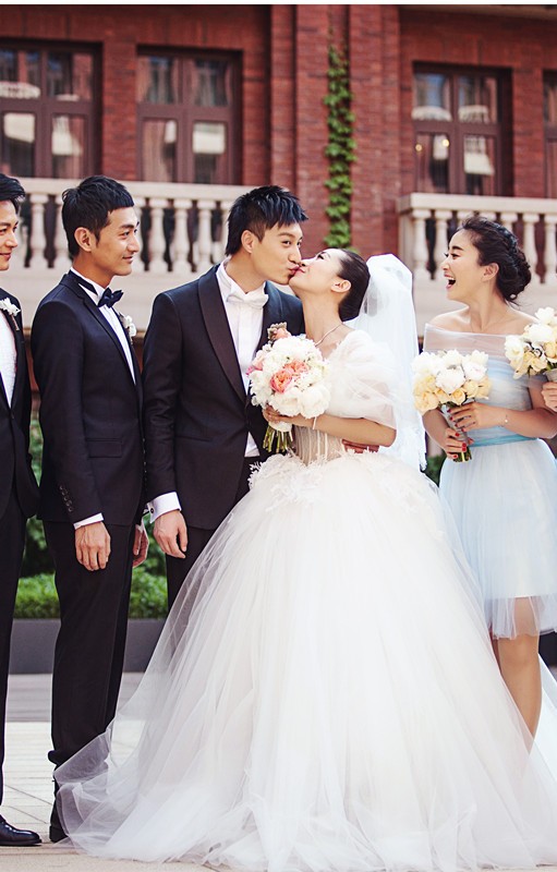 宋洋亮相陶昕然何建泽婚礼被赞国民伴郎