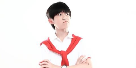 易烊千玺粉丝为其中考编书.图