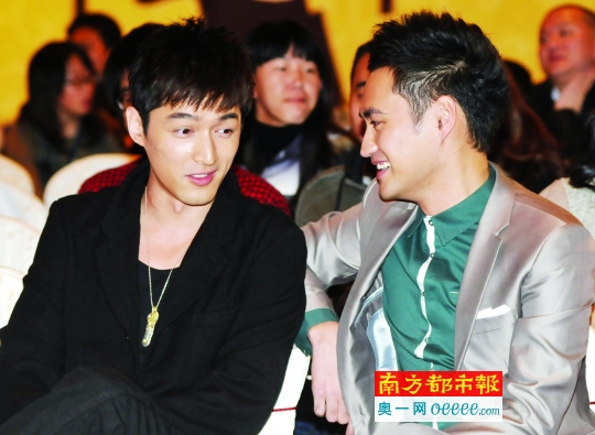 袁弘曝恋情胡歌上热搜揭秘二人深厚友情