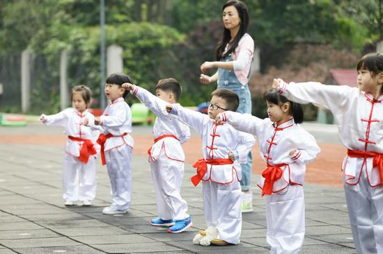 爱上幼儿园 晨练