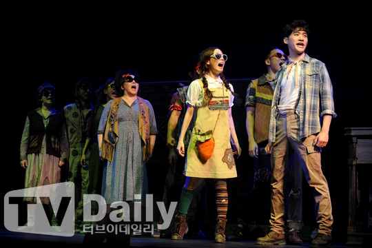 ivy变复古可爱女郎 音乐剧调侃厕所收费