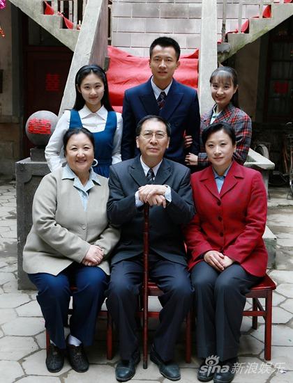 《爱你一生》全家福