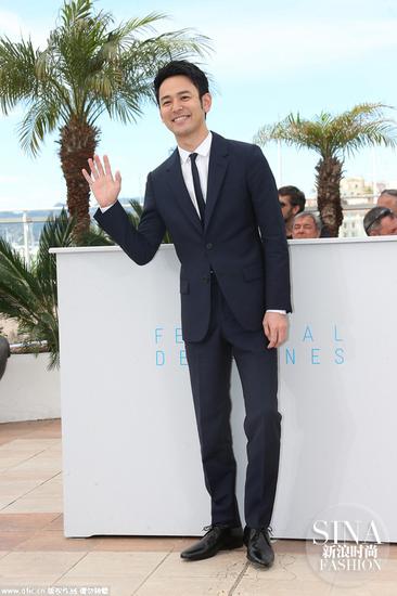 蓝色系:妻夫木聪出席《聂隐娘》记者会