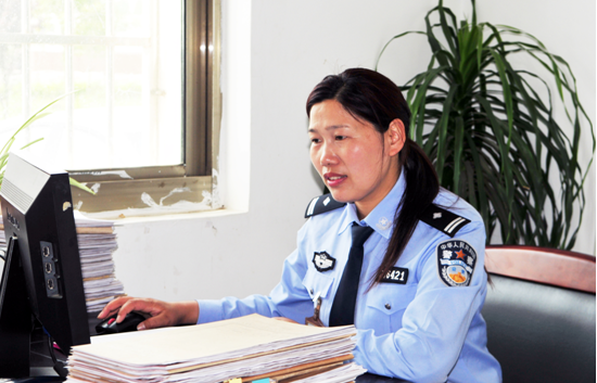 正阳县看守所副所长代琳:花开监舍别样红