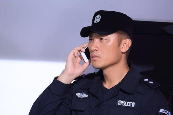 特警力量王天野塑新时代特警图