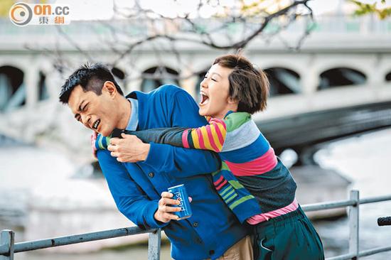 古天乐与郭采洁假戏真做 巴黎浪漫骑单车