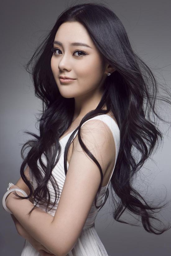 徐晶晶保利剧院举办独唱音乐会为爱启航