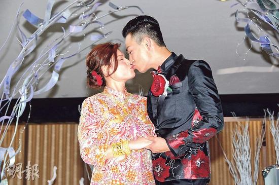 新浪娱乐讯 北京时间5月30日消息,据香港媒体报导,梁烈唯[微博]与老婆