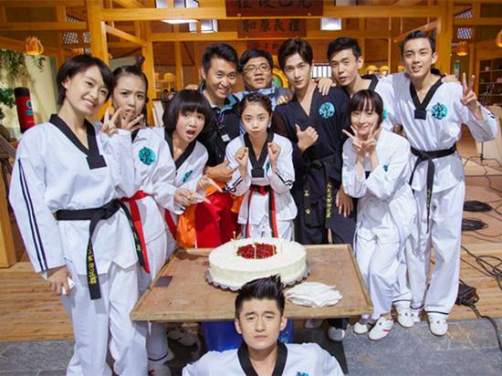 旋风少女庆生谭松韵遭杨洋吴磊围攻