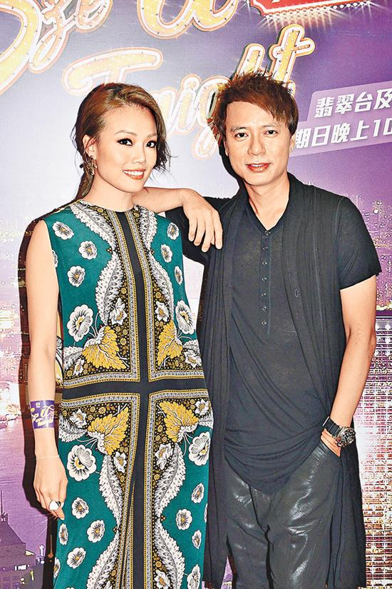容祖儿[微博,李克勤[微博]及洪永城前晚为李思捷主持的《今晚睇李》