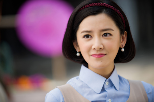 石安妮最后的战士冒雨拍戏不惧湿身