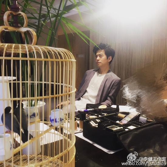 李健拍杂志时闪现文艺金句