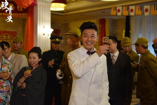 吴其江《硬骨头》热拍 浪尖上的雅痞英雄