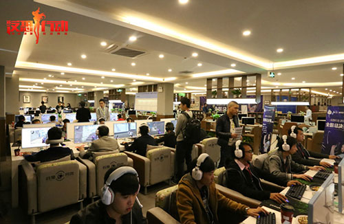 图4：反恐行动激烈的比赛现场