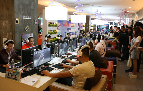 图3：反恐行动激烈的比赛现场