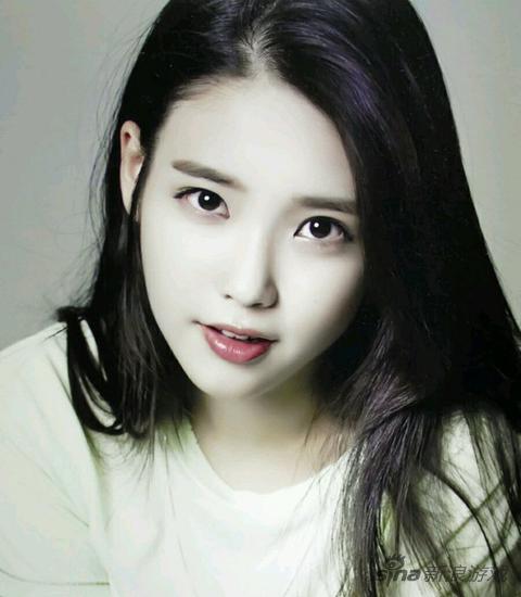 李知恩（IU）