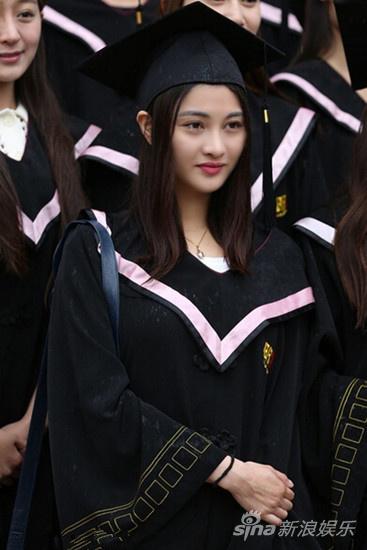 北电2011级毕业照曝光 美女王蕊蕊受关注