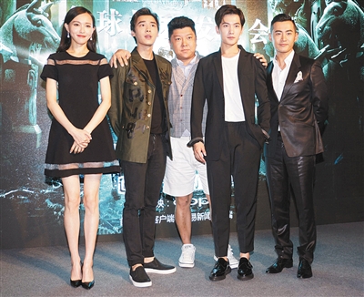 唐嫣,李易峰,刘天佐,杨洋,魏巍组成"盗墓阵容".(大图左起).