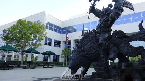 暴雪总部大门狼骑兵