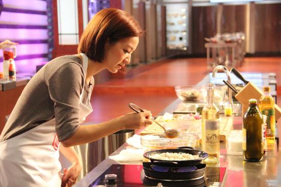 阿雅再战星厨带领外国友人挑战神秘食材