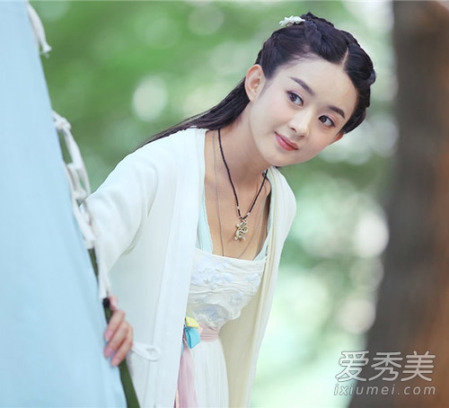 《花千骨》开播 赵丽颖古装造型唯美飘逸