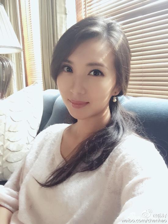 明星全接触 > 正文  新浪娱乐讯 今天(6月10日)下午,陈好[微博]在微博